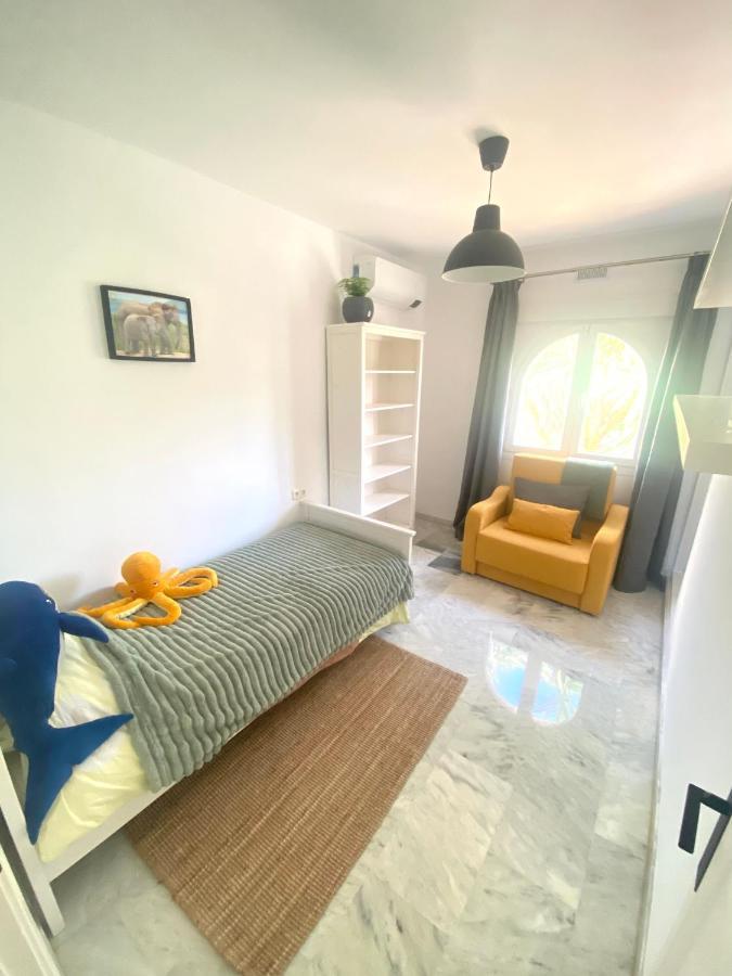 Willa Modern Townhouse 7 Mins Walk From The Beach And 15 Mins From Port Manilva Zewnętrze zdjęcie