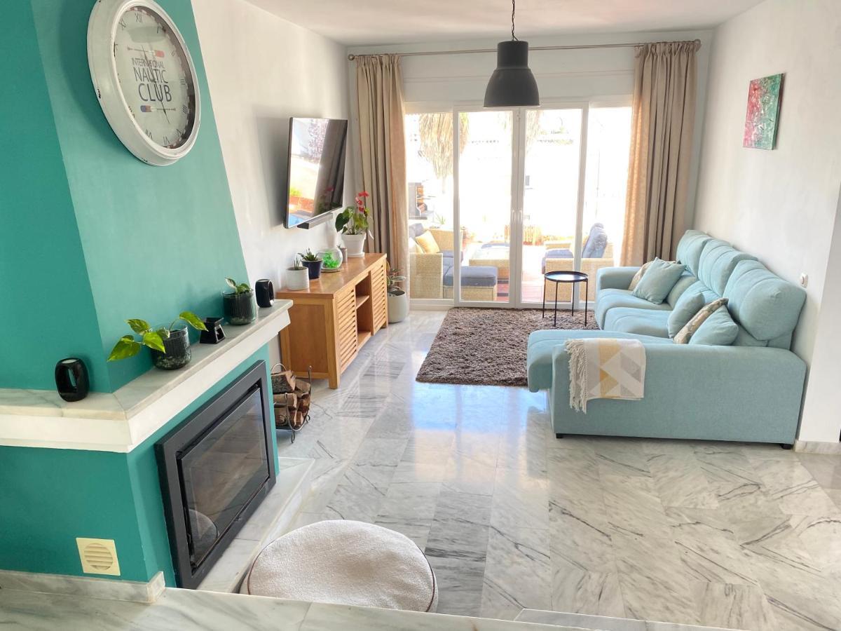 Willa Modern Townhouse 7 Mins Walk From The Beach And 15 Mins From Port Manilva Zewnętrze zdjęcie